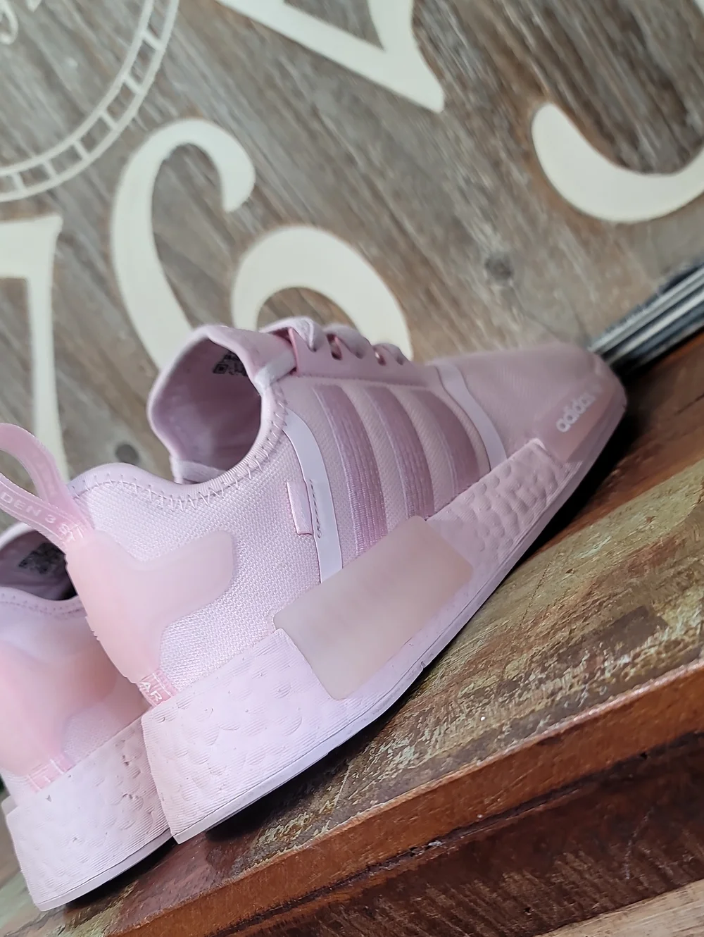 🔥 Wmns Adidas NMD R1 